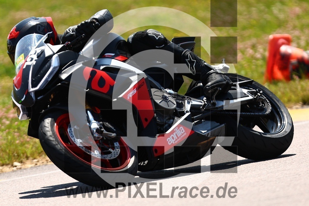 0723-20250621_01863 | Schöne Erinnerungen an spannende Momente - das festzuhalten ist unser Job. PIXELrace.de ist seit 2003 auf den Rennstrecken Europas unterwegs um die Action draußen beim Fahren und die wunderbare Stimmung imm Fahrerlager für euch einzufangen.