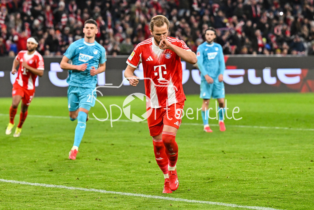 FC Bayern München - TSG 1899 Hoffenheim | MUNICH, GERMANY - 08. FEBRUARY: Jubel der Bayern nach dem Treffer zum 2-1 durch Harry KANE (FC Bayern Munich 9) / Foulelfmeter während dem Bundesligamatch zwischen dem FC Bayern München und der TSG 1899 Hoffenheim am 21. Spieltag in der Allianz Arena / DFL REGULATIONS PROHIBIT ANY USE OF PHOTOGRAPHS AS IMAGE SEQUENCES AND/OR QUASI-VIDEO