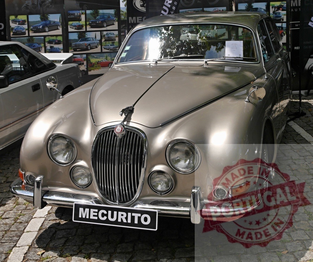 Jaguar S-Type classic car at Mecurito show | Jaguar S-Type vintage luxury sedan displayed at an outdoor car exhibition - Realized with Pictrs.com