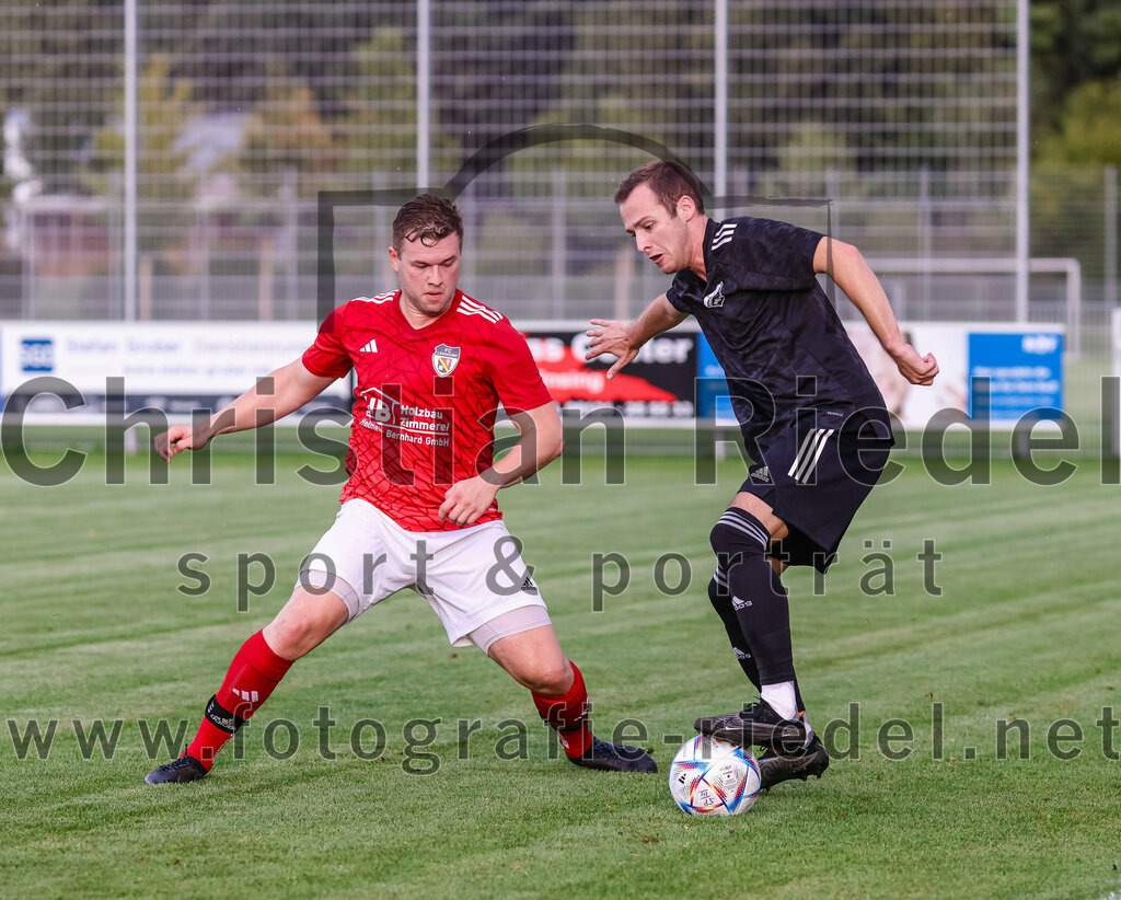 2023-08-25_044_FC_Finsing_gegen_FC_Lengdorf | Finsing, Deutschland, 25.08.2023:
Fußball, Kreisliga 2023 / 2024, 6. Spieltag, FC Finsing gegen FC Lengdorf, Endergebnis: 5:0

Florian Spielberger (FC Lengdorf, #10), Andre Huber (FC Finsing, #9)

Foto: Christian Riedel / fotografie-riedel.net