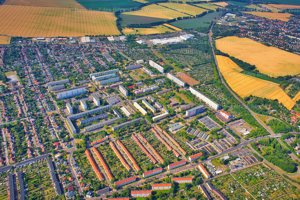 Magdeburg_Gartenstadt_Kolonie_GWG_Reform_Schilfbreite_3722 | Diese Luftaufnahme stammt aus meinem Magdeburger Luftbildarchiv. Sie zeigt einen weiteren Blick auf die Landeshauptstadt aus der Vogelperspektive. Nach und nach werden alle Motive mit individuellen Informationen und Beschreibungen ergänzt. Selbstverständlich können Sie dieses Luftbild als Download oder hochwertiges Wandbild bestellen. - Realisiert mit Pictrs.com