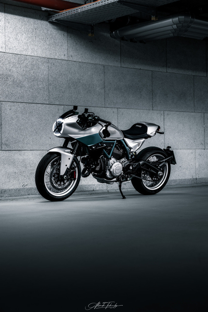 Ducati Scramber Formula 73 | Entdecken Sie die faszinierende Welt von Alexander Tschuncky Arts: Kreative Fotografie, atemberaubende Automobilkunst und hochwertiger Bilderdruck. Lassen Sie sich inspirieren! - Realisiert mit Pictrs.com