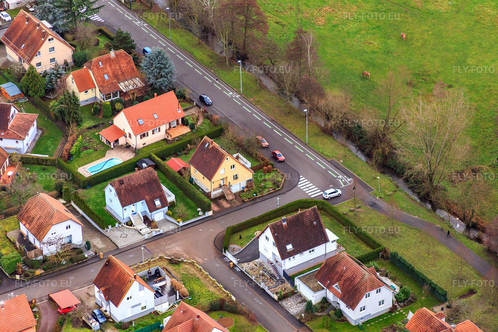 Vue aérienne: Rue des Sarments x Rue Heuwiese Altenstadt à le quartier Altenstadt in Wissembourg dans le département Bas Rhin, France – .Photo: IMG_085837.jpg prise le 08/01/2016 par Werner Riehm/FLY-FOTO.eu – Résolution de l'original: 5472 x 3648 px