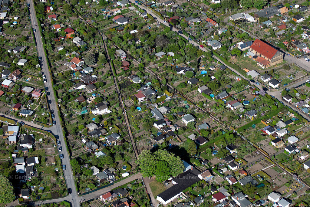 4025810 | ERFURT 06.05.2020 Kleingartenanlagen der Laubenkolonie an der Roßlauer Straße im Ortsteil Johannesvorstadt in Erfurt im Bundesland Thüringen, Deutschland. // Allotment gardens of the arbor colony on Rosslauer Strasse in the district of Johannesvorstadt in Erfurt in the state Thuringia, Germany. Foto: Gerhard Launer