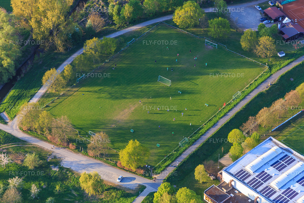 Luftbild: Sportplätze der SKG Stockstadt und Altrheinhalle in Stockstadt am Rhein im Bundesland Hessen in Deutschland. Foto: IMG_077670.jpg vom 23.04.2015 durch Werner Riehm/FLY-FOTO.deSKG Stockstadt | Wir bewegen Stockstadt am Rhein
