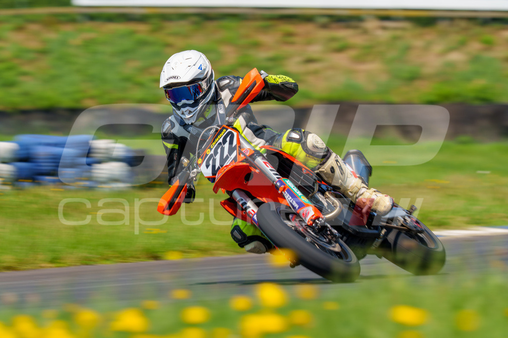 G-Cup + Supermoto Staatsmeisterschaft + Hungarian Supermoto Championship | GRIPcapture steht für authentische Sportfotografie in Österreich – für Momente, die mehr sind als Geschwindigkeit oder Ergebnis. Es geht um Emotion, Spannung, Fokus und den Augenblick, der oft nur einen Wimpernschlag dauert.Ob Motorsport, Teamsport oder 