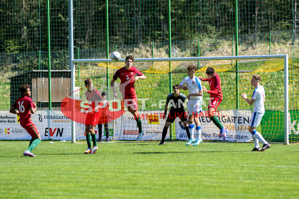Portugal  U15 -Czech Republic U15 | RAFAEL MELO (Portugal #16) GONÇALO PINTO (Portugal #6) RUI SILVA (Portugal #3) TOBIAS KELLER (Czech Republic #1) FRANTISEK KAMENIK (Czech Republic #11) RAFAEL MOTA (Portugal #4) JIRI MICEK (Czech Republic #4) ; Portugal  U15 -Czech Republic U15 am 29.04.2022 in Arnoldstein
(Sportplatz), AUSTRIA, (Photo by Ernst Krawagner sport-fan.at) - Realisiert mit Pictrs.com