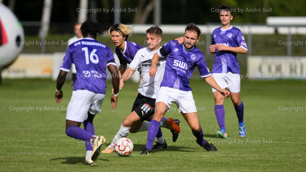 VfR Neumünster vs Eckernförder SV | Stephen Prom (VfR #16) &amp; Rin Yoshimatsu (VfR #2) &amp; Christoph Kahlcke (VfR #21) / Christian Peters (ESV #30) - Fußball-Oberliga Männer 2024/2025 / VfR Neumünster vs Eckernförder SV / VfR-Stadion / Neumünster / 15.09.24 - Realisiert mit Pictrs.com