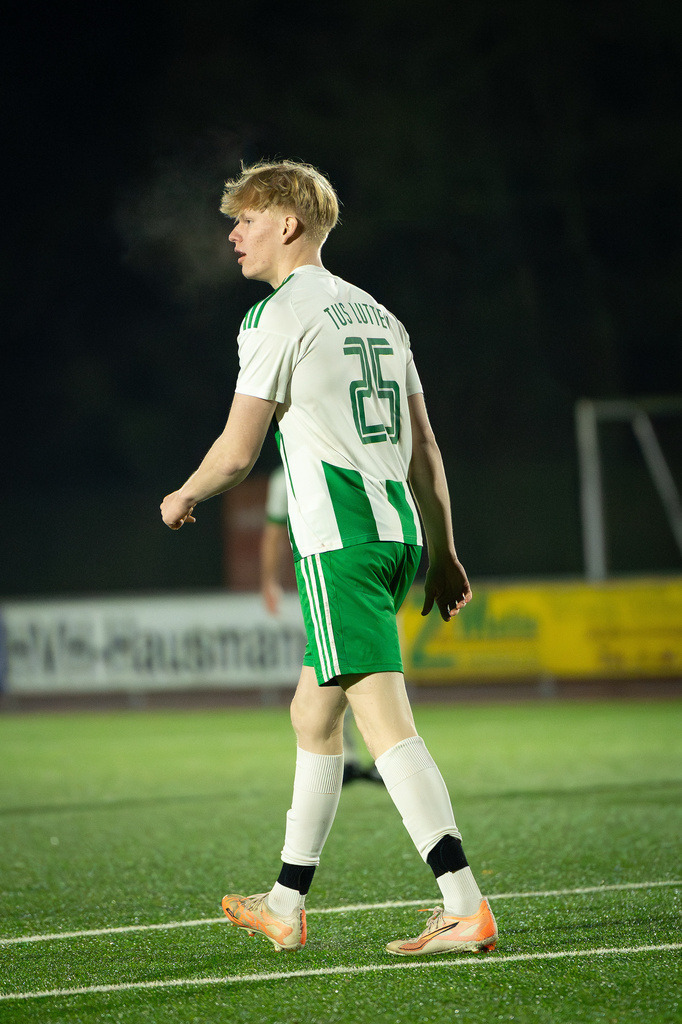 Fußball I Herren I Saison 2025-2026 I Freundschaftsspiel I TSV Grossenkneten - TuS Lutten I 1223 | Finn Wilke (25, TuS Lutten) - Realisiert mit Pictrs.com