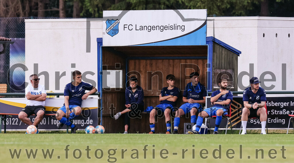 2023-06-30_050_FC_Langengeisling_gegen_VfB_Forstinning | Erding, Deutschland, 30.06.2023:
Fußball, Bezirksliga Oberbayern Ost 2023 / 2024, Testspiel, FC Langengeisling gegen VfB Forstinning, Endergebnis: 3:0

Niko Simak (FC Langengeisling, #3), Lucas Seeholzer (FC Langengeisling, #2)

Foto: Christian Riedel / fotografie-riedel.net