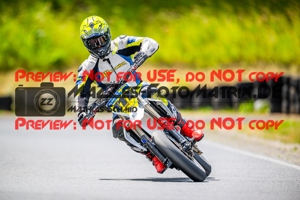 MaZZes_FotoMatrix_220528_0858 | Fotograf Mathias Schmid
Sportfotograf,
Eventfotograf,
Hochzeitsfotograf,
Portraitfotograf