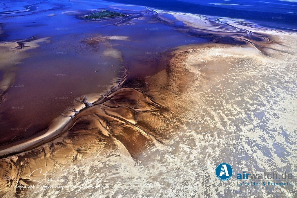 Halligen-Inseln-Weltnaturerbe-Wattenmeer-Mai-23-airwatch-wagner-240A3092 | Entdecken Sie atemberaubende Luftbilder und Fotografien auf airwatch.de - Tauchen Sie ein in eine Welt voller faszinierender Aufnahmen aus der Vogelperspektive.