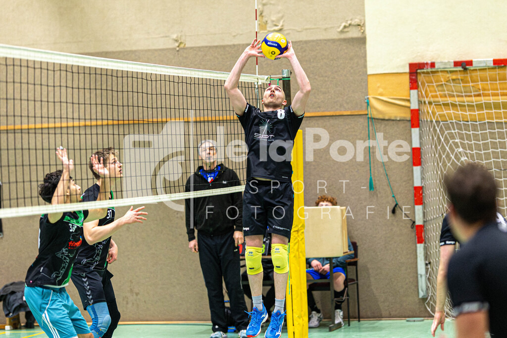 Dreyer_ Malte (beim Zuspiel) vs TSV Burgdorf 170126 dlP | immodelaporte-sportfotos - Realisiert mit Pictrs.com