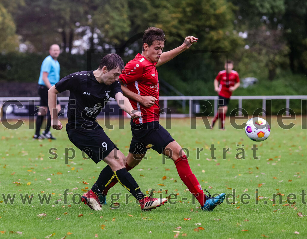 2023-08-27_060_TSV_Zorneding_II_gegen_TSV_Grafing_II | Zorneding, Deutschland, 27.08.2023:
Fußball, A-Klasse 2023 / 2024, 2. Spieltag, TSV Zorneding II gegen TSV Grafing II, Endergebnis: 5:1

Max Heckmann (TSV Grafing, #9), Denis Schiffmann (TSV Zorneding, #9)

Foto: Christian Riedel / fotografie-riedel.net