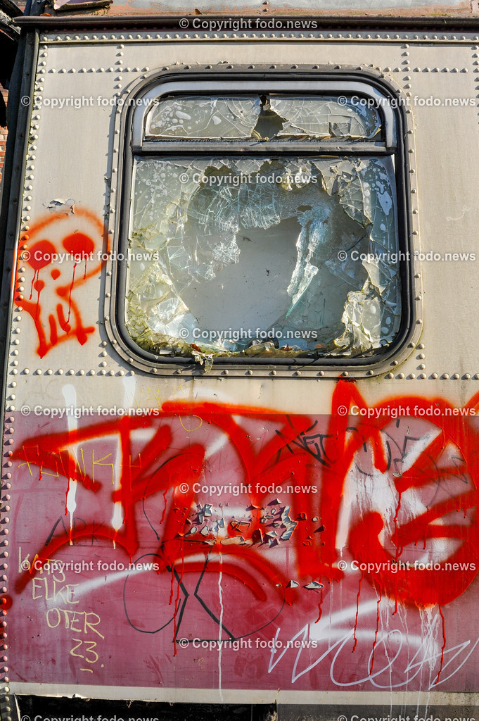 Deutschland_ Baden-Wuerttemberg_ Heilbronn_ 21.02.2025-3 | 21.02.2025, Deutschland, GER, Baden-Wuerttemberg, Heilbronn im Bild Themenbild, Stadtansichten, Ehemaliges Sueddeutsches Eisenbahnmuseum, Museum, Zug, Eisenbahn, Lost Place, aufgelassen, verwildert, Waggon