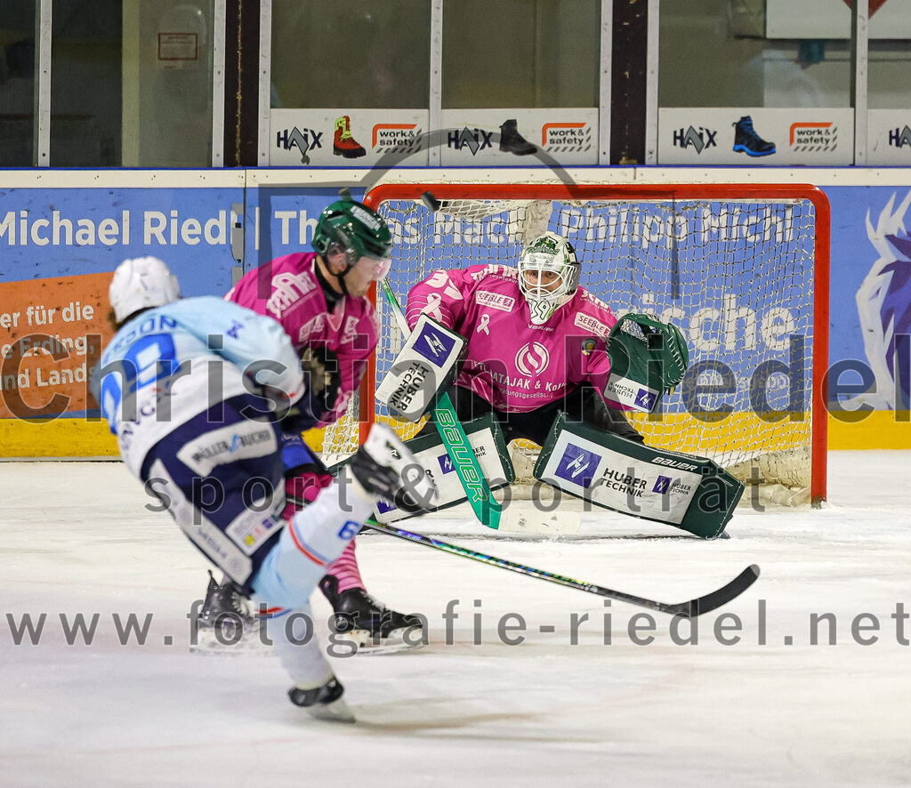 2025-10-05_133_TSV_Erding_gegen_Heilbronner_Falken | Erding, Deutschland, 05.10.2025:Eishockey, Oberliga Süd 2025 / 2026, 6. Spieltag, TSV Erding gegen Heilbronner Falken, Endergebnis: 3:1Torwart Leon Meder (Erding Gladiators, #39)Foto: Christian Riedel / fotografie-riedel.net