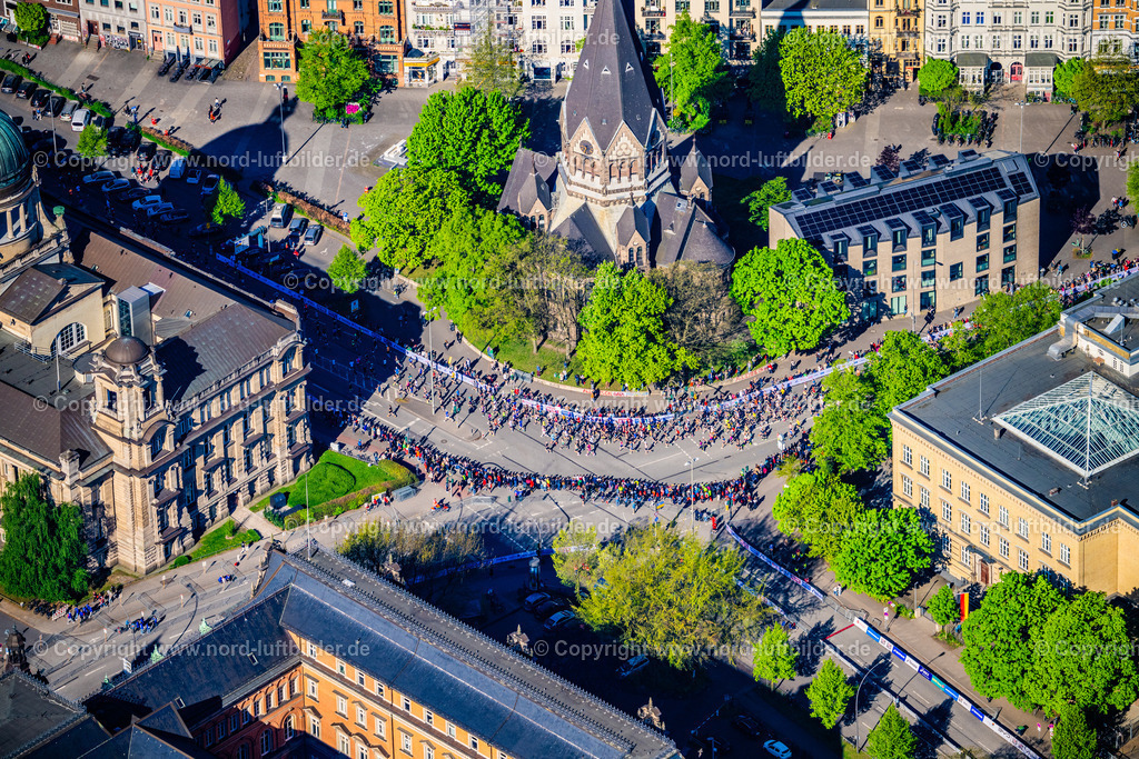 Hamburg_St_Pauli_Marathon_Holstenglaci_Chaussee_Russische_Orthodoxe_Kirche_des_Hl_Johannes_von_Kronstadt_ELS_1949270425 | HAMBURG 27.04.2025 Marathon von Hamburg und die russisch Orthodoxe Kirche des Hl. Johannes von Kronstadt und den südlichen Eingang zur Messe Holstenglaci Chaussee in Hamburg. // Marathon of Hamburg and the Russian Orthodox Church of St. John of Kronstadt and the southern entrance to the Messe Holstenglaci Chaussee in Hamburg. Foto: Martin Elsen