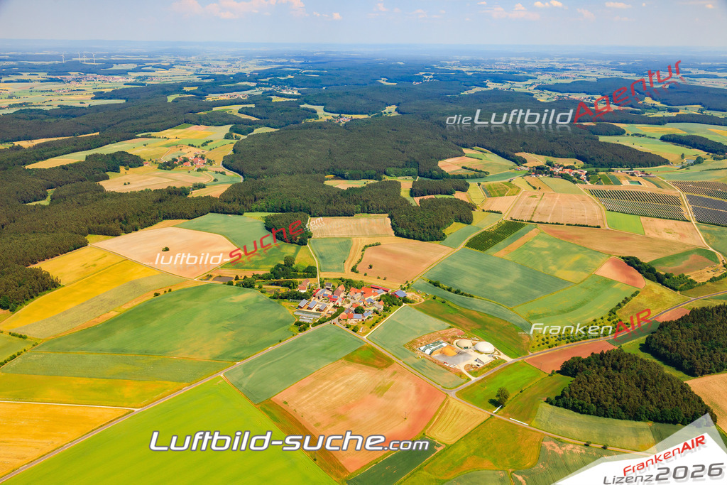 Die Luftaufnahme der Stadt Burghaslach wurde vom UL-Flugzeug heraus erstellt ( keine Drohne )- hohe Auflösung für beste Qualität