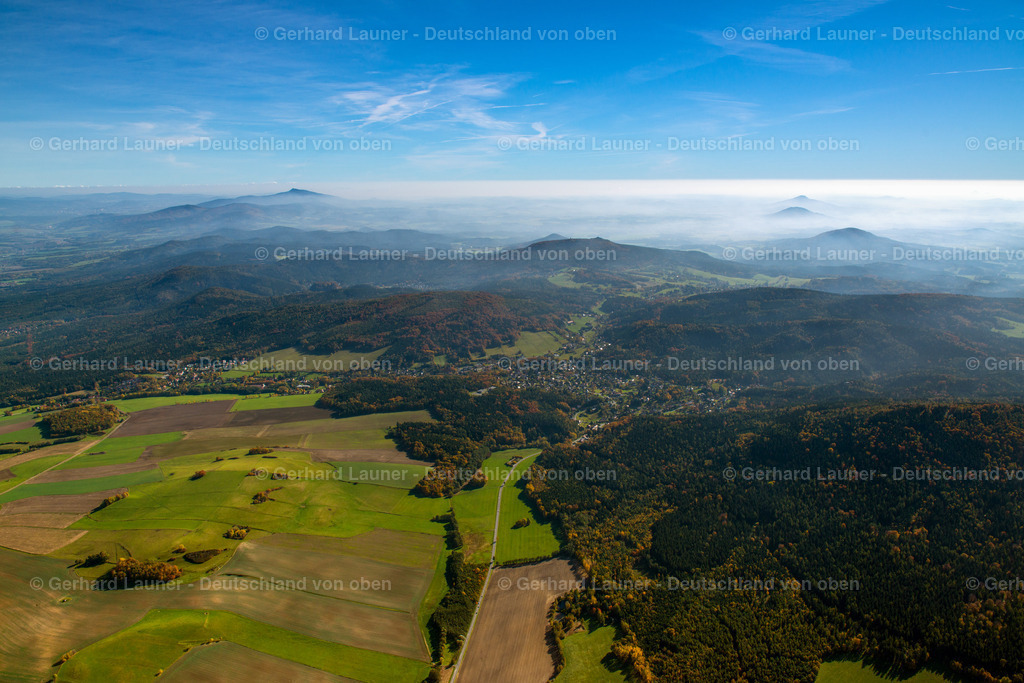 3704558 | WALTERSDORF Zittauer Gebirge,  15.10.2017 Forstgebiete in einem Waldgebiet  in Waltersdorf im Bundesland Sachsen, Deutschland // Forest areas in  in Waltersdorf in the state Saxony, Germany Foto: Gerhard Launer