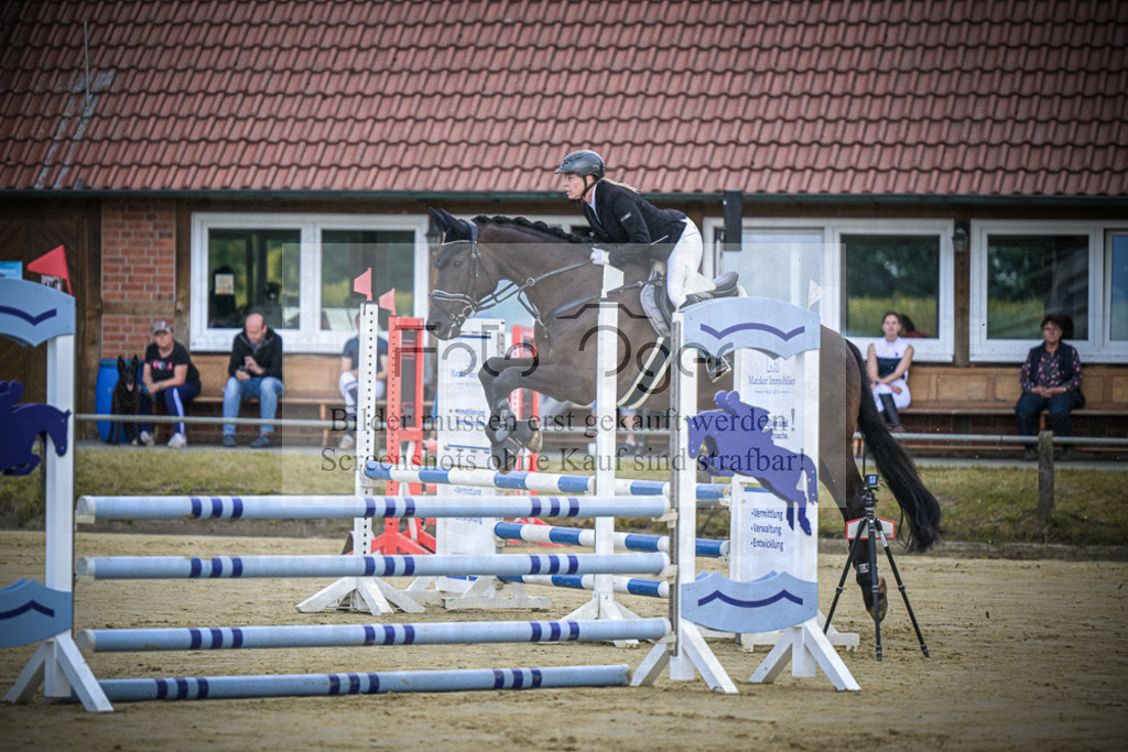DOS_2358 | Entdecke hochwertige Reitturnierfotos von Foto Oger. Professionell, emotional und authentisch – jetzt Lieblingsmomente im Shop bestellen.Deutschlandweite Turnierfotografie. - Realisiert mit Pictrs.com