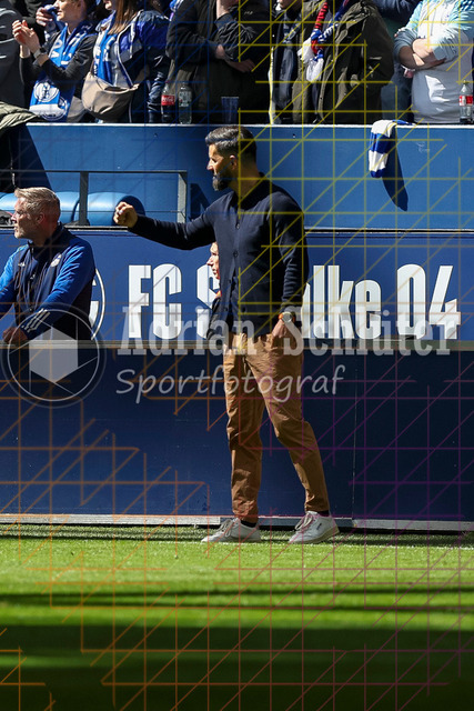 19.04.2026, GER, Fussball, Herren, 2. BL, Saison 2025/2026, FC Schalke 04 - Preußen Münster | Trainer Miron Muslic (S04) jubelt nach dem Treffer zum 1:0