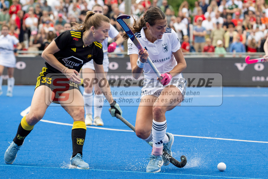 Final4_20250601-1207-Z09_4132 | Krefeld, Deutschland, 01.06.2025:  Feldhockey Final4 2025 – „Deutsche Feldhockey-Meisterschaften 2025“ Harvestehuder HTC - Düsseldorfer HC (Finale Damen) im Gerd-Wellen-Hockeyanlage am 01.06.2025 in Krefeld, Deutschland. (Foto von Kramhöller/Fehrmann/Kaste)Krefeld, Germany, 01.06.2025: Feldhockey Final4 2025 – „Deutsche Feldhockey-Meisterschaften 2025“ Harvestehuder HTC - Düsseldorfer HC (Finale Damen) in Gerd-Wellen-Hockeyanlage at 01.06.2025 in Krefeld, Deutschland. (Foto from Kramhöller/Fehrmann/Kaste)