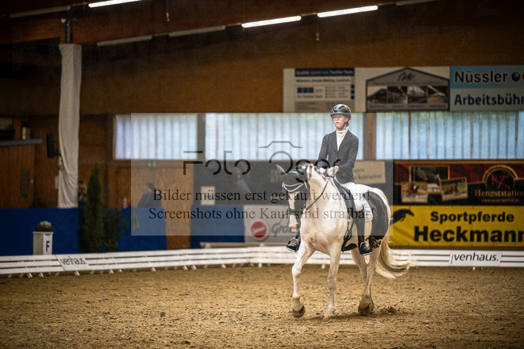DOS_1504 | Entdecke hochwertige Reitturnierfotos von Foto Oger. Professionell, emotional und authentisch – jetzt Lieblingsmomente im Shop bestellen.Deutschlandweite Turnierfotografie. - Realisiert mit Pictrs.com