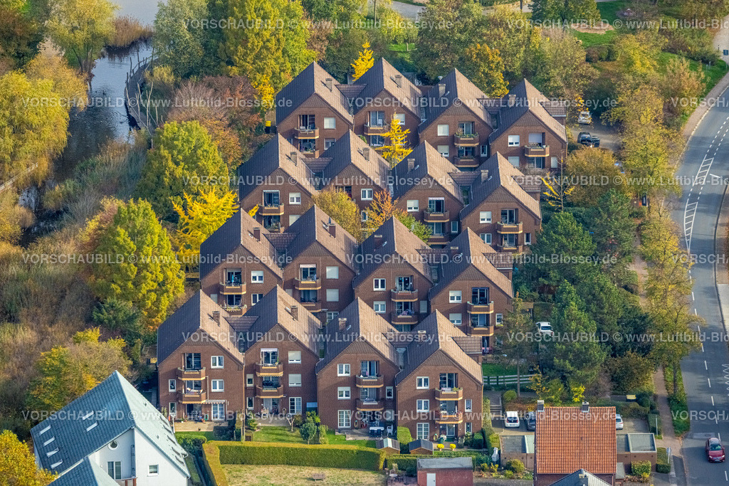 Bergkamen221012969 | Luftbild, Reihenhäuser Wohnsiedlung, Schulstraße, braune Fassaden, Weddinghofen, Bergkamen, Ruhrgebiet, Nordrhein-Westfalen, Deutschland