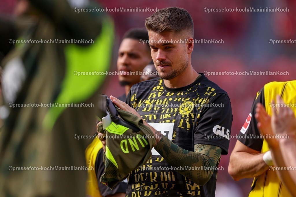 B0411052503570 | 11.05.2025, Fußball, Bayer 04 Leverkusen - Borussia Dortmund, 1. Fußball Bundesliga, 33. Spieltag, BayArena, Saison 2024 2025: Torwart Alexander Meyer (BVB #33) DFB regulations prohibit any use of photographs as image sequences and or quasi-video.