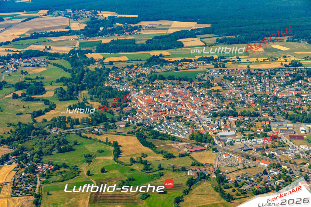 Das Luftbild der Stadt Pressath wurde 2022 vom Flugzeug heraus erstellt (keine Drohnen-Aufnahmen) Aufnahmehöhe ca.450 Meter- hohe Bildauflösung und Druck-Qualität. Garantiert!