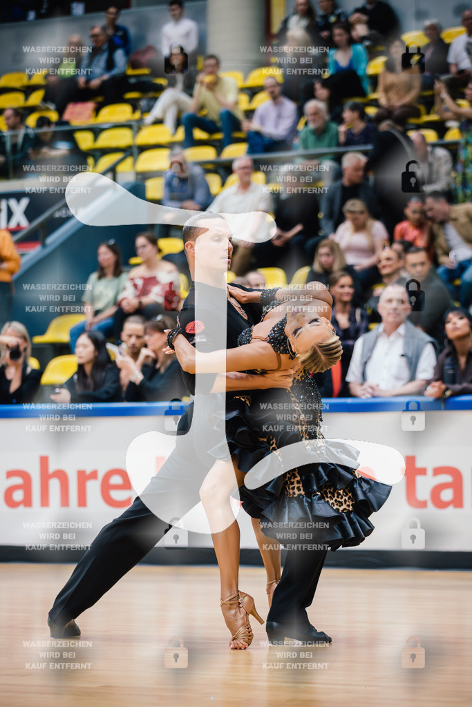 Hessen Tanzt WDSF International Open Latin 1st (17) Artur Balandin _ Anna Salita (T.T.C. Rot-Weiß-Silber Bochum)-2025-05-18-5090 | Webshop for digital downloads and prints of dance sport, event & show photographer Julian Link - Realisiert mit Pictrs.com