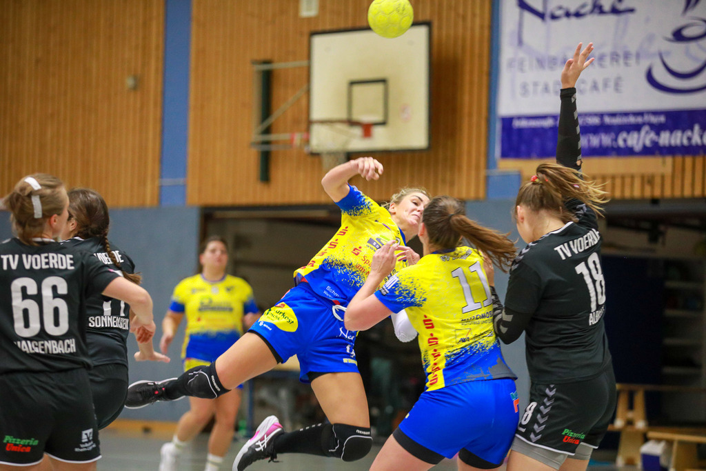 SVN_TvVoerde_021124_010 | Bildergalerie von Sport-Ereignissen aber auch von weiteren spannenden Dingen - nicht nur vom Niederrhein. In Anlehnung an den bekannten Spruch von Hanns Dieter Hüsch heißt das Motto: "Niederrhein ist überall".  - Realisiert mit Pictrs.com