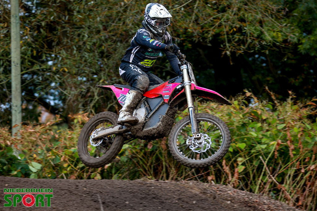 OpenTrack2024_Sonntag_Hobbyfahrer_079 | Bildergalerie von Sport-Ereignissen aber auch von weiteren spannenden Dingen - nicht nur vom Niederrhein. In Anlehnung an den bekannten Spruch von Hanns Dieter Hüsch heißt das Motto: "Niederrhein ist überall".  - Realisiert mit Pictrs.com