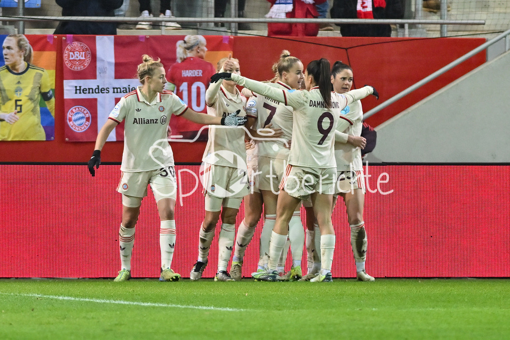 FC Bayern München Frauen - Juventus Turin Frauen | Jubel nach dem Treffer zum 2-0 fuer die FCB Frauen durch Pernille HARDER (FCB #21) / Freude / Happy / Tor / Torschuetzin / Womens Champions League: FC Bayern Frauen - Juventus FC, FC Bayern Campus am 12.12.2024