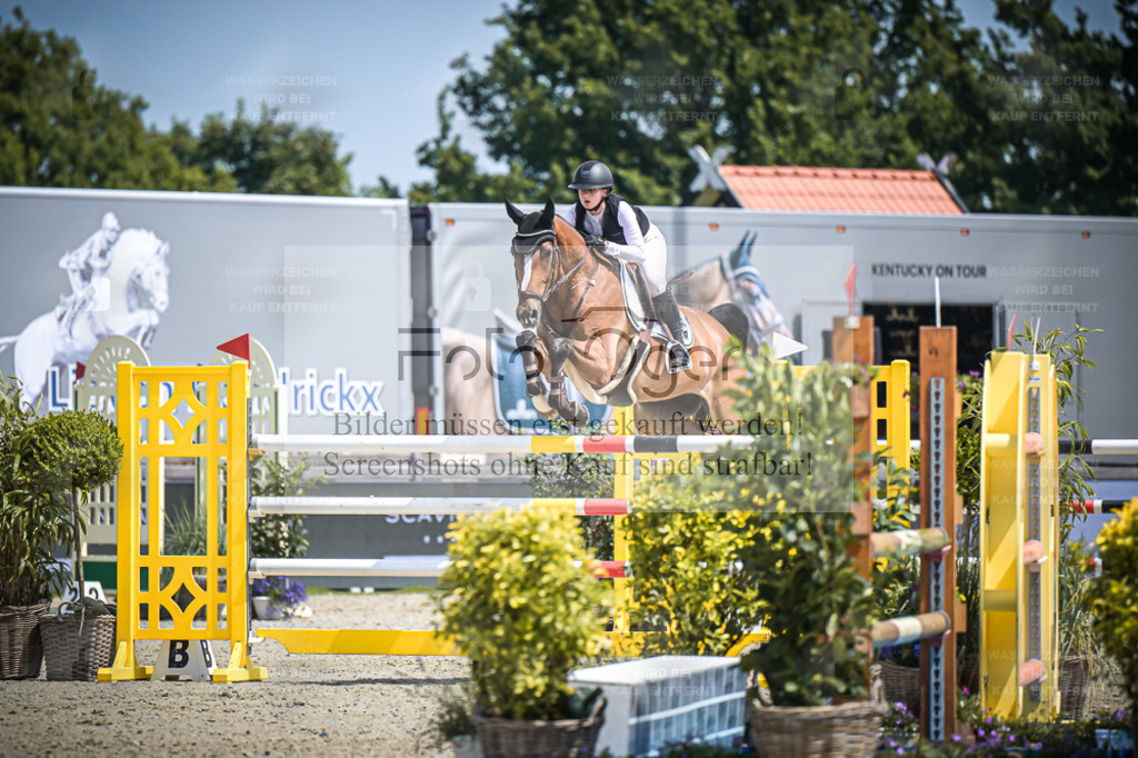 DOS_3785 | Entdecke hochwertige Reitturnierfotos von Foto Oger. Professionell, emotional und authentisch – jetzt Lieblingsmomente im Shop bestellen. - Realisiert mit Pictrs.com