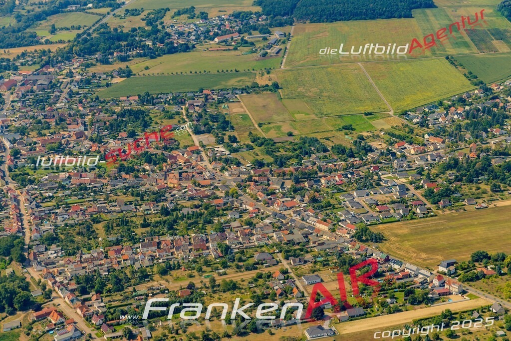 Luftaufnahme der Stadt Rogätz - Die Luftaufnahme wurde 2025 vom UL-Flugzeug heraus erstellt ( keine Drohne ) - Hochauflösende Luftaufnahme - für professionelle Ausdrucke geeignet. Die Geschenkidee !Hier alle&nbsp;Infos zur Lizenzierung der LuftaufnahmeWir fliegen auch dieses Jahr wieder in Ihre Region um Luftbilder zu erstellen.- Luftbild anfragen