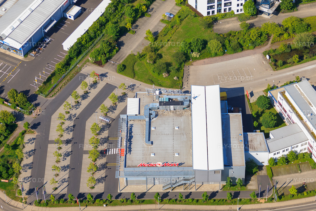 Luftbild: MediaMarkt Landau im Ortsteil Queichheim in Landau im Bundesland Rheinland-Pfalz in Deutschland.Foto: IMG_27340.jpg vom 23.05.2010 durch Werner Riehm/FLY-FOTO.deAuflösung des Originals: 4673 x 3115 pxMediaMarkt Landau | Dein Elektromarkt vor Ort