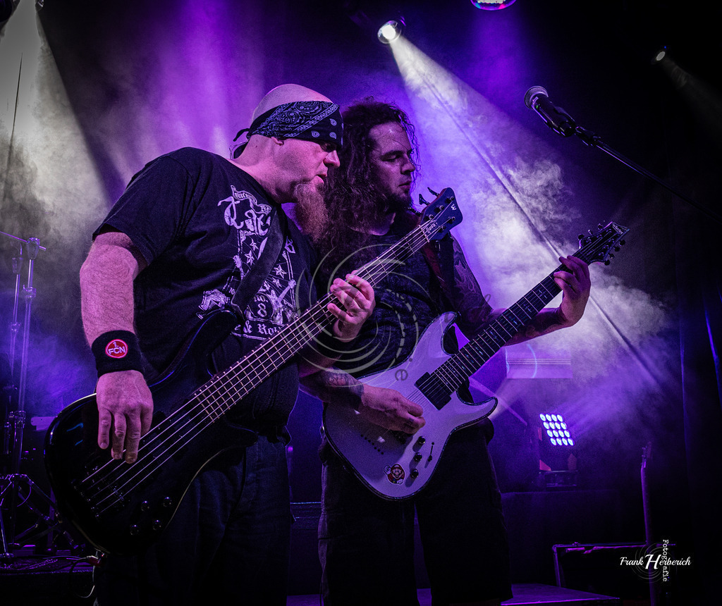 Justice Daudenwinden | Frank Herberich Fotografie, Frank Herberich, Fotografie, Hochzeit, Portrait, St. Peter Ording, Ording, Westerhever, Nordsee, Frank Fotografie, Hardheim,  Odenwald,Walldürn, Band,Eventfotografie - Realisiert mit Pictrs.com