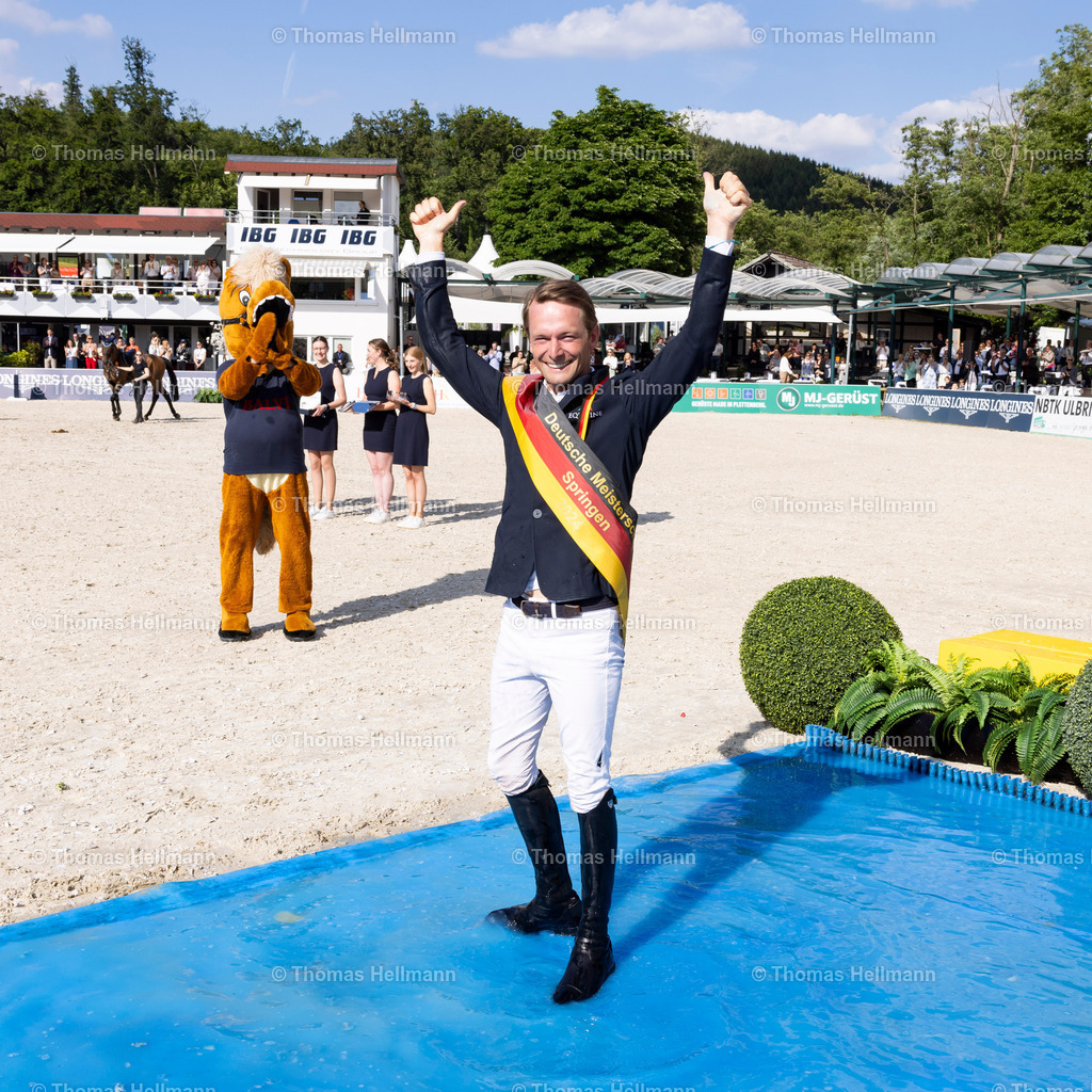 TH_STUEHLMEYER Patrick_19587 | Longines Balve Optimum 2024 am 09.06.24 in Balve, Schloss Wocklum, Thomas Hellmann, STUEHLMEYER Patrick