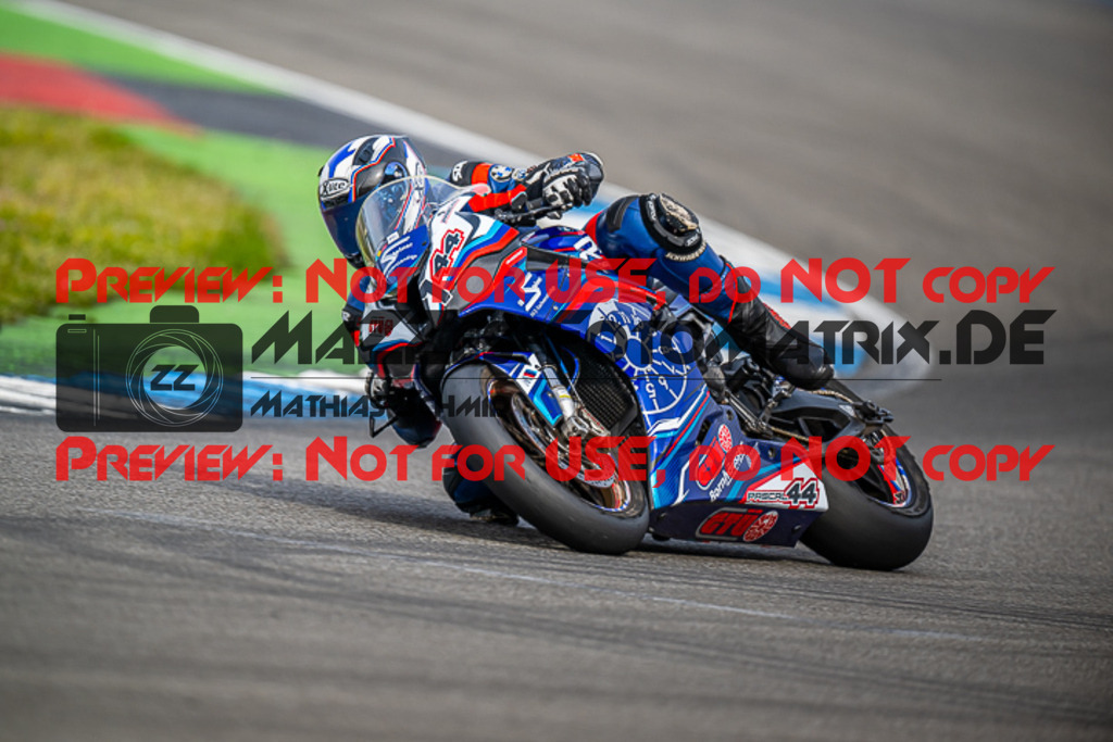 MaZZes_FotoMatrix_230410_2909 | WEISS