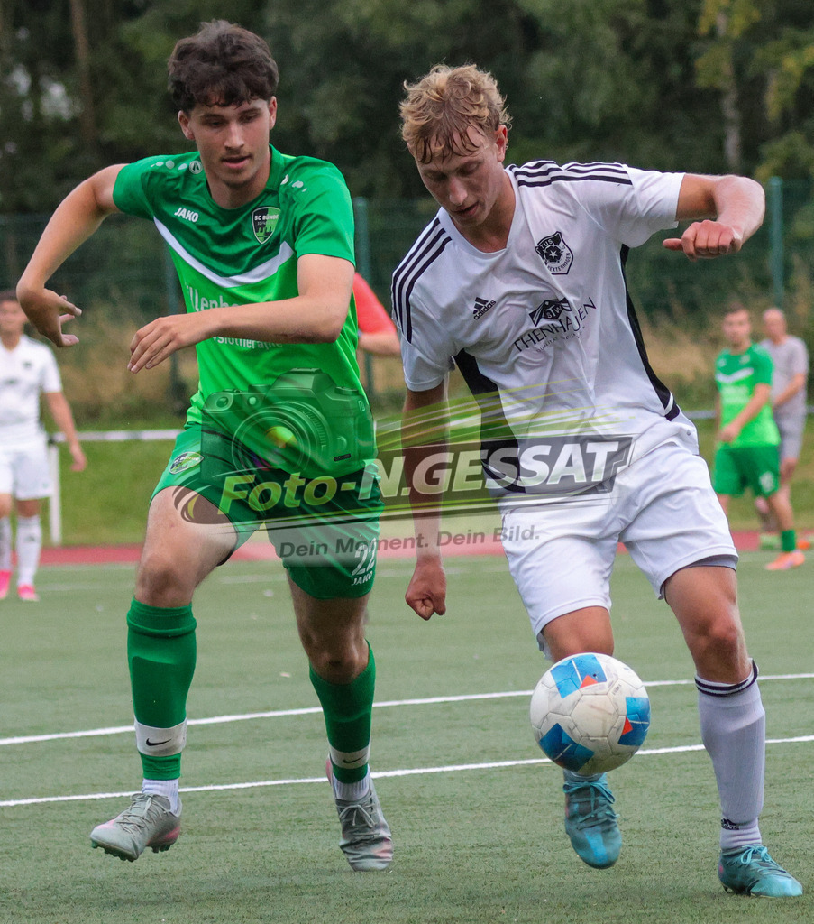 SC Bünde - TuS Bexterhagen | Auf dem Bild zu sehen: grün SC Bünde: ; weiß TuS Bexterhagen:  SC Bünde, TuS Bexterhagen, Saison 26/27, Testspiel, Hunnebrock, Deutschland - Realisiert mit Pictrs.com
