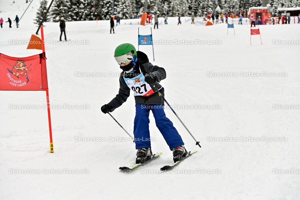 SRF_20.02.2026_1234 | Skirennfotos,Serfaus,Fiss,Ladis,Kinderskirennen,Winter,Tirol,Oberland,skirace,SFL,feelfree,weil wir's genießen,ski,Ski,skifahren,Sonnenplateau, - Realisiert mit Pictrs.com
