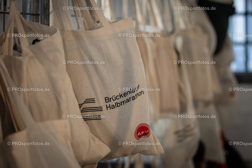 44. Kölner Brückenlauf; Koeln, 14.09.25 | Impressionen vom 44. Kölner Brückenlauf am 14.09.25 am Schokoladenmuseum in Koeln. Foto: BEAUTIFUL SPORTS/Leah Kohring