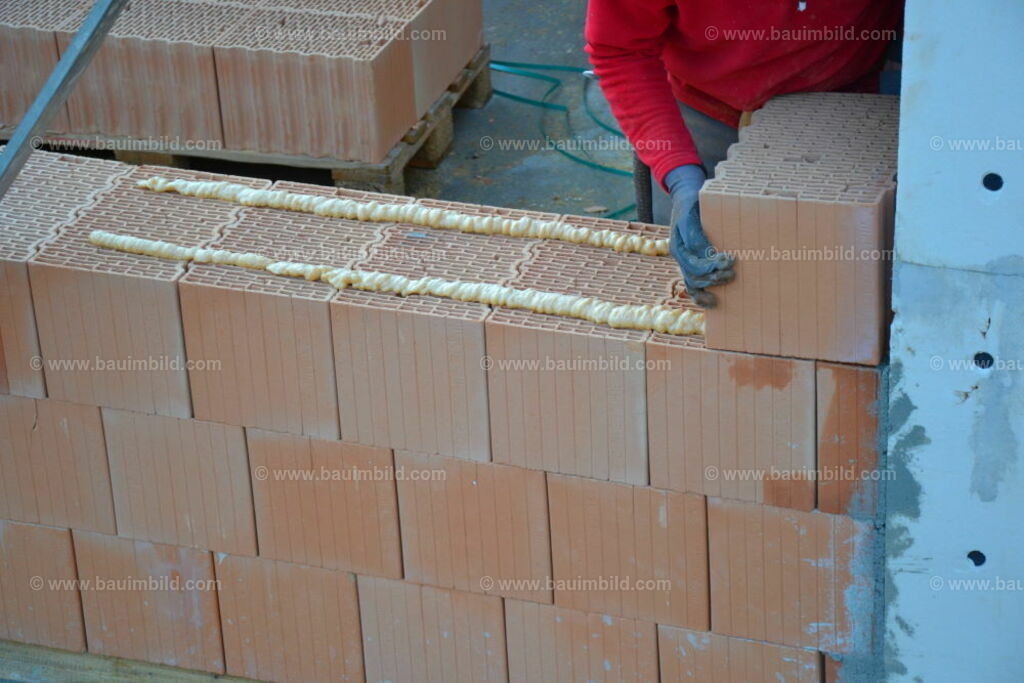 bib-lg07-mauerarbeiten-0163 | Nach LV-Leistungsgruppen sortierte Detailfotos über den Bau eines Hauses. Alle Hausbau-Bilder direkt vom Urheber und Autor der Website Haus-Selber-Bauen.com