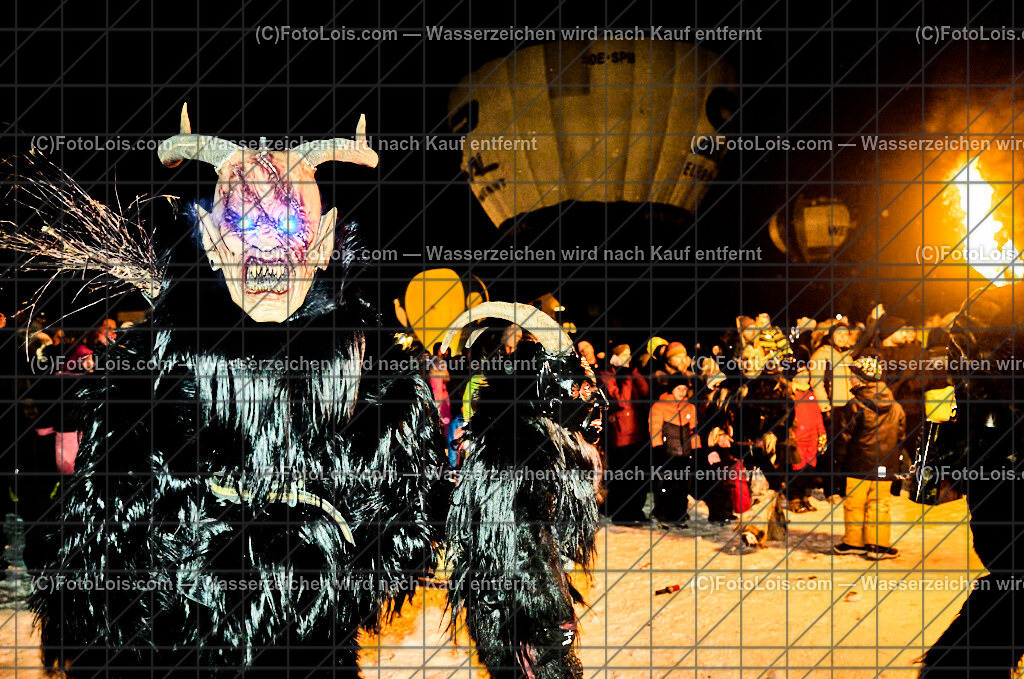 ALP5131_Nacht der Ballone_Gaminger Oetscherteufeln | NACHT DER BALLONE in Lackenhof am Ötscher, Sa 28. Dezember 2024.Mit einer Schauübung der Bergrettung Lackenhof, dem Ballonclub Ötscherland und den Gaminger Ötscherteufeln unter Zusammenarbeit mit der FF Lackenhof, dem Musikverein, dem Pensionistenverband, dem CampingClub, der Schirmbar und Konditorei Czihak, der Fuchswaldhütte und der Pizzeria Venezia, die für die Verköstigung sorgten, sowie der Ötscherliftgesellschaft, der Gemeinde Gaming und dem Ötscher-Tourismusverband.