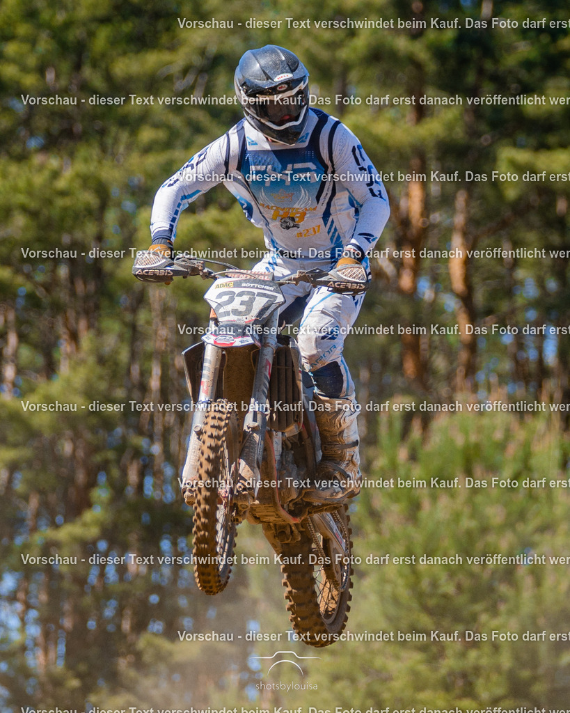 20260501_MCWriezen-3260 | Sportfotografin aus Berlin-Brandenburg mit Fokus auf Motocross. Ich halte deine sportliche Leistung und echte Emotionen auf und neben der Strecke professionell fest. Entdecke die Fotos von deinem Rennen und bestelle sie direkt hier im Shop.