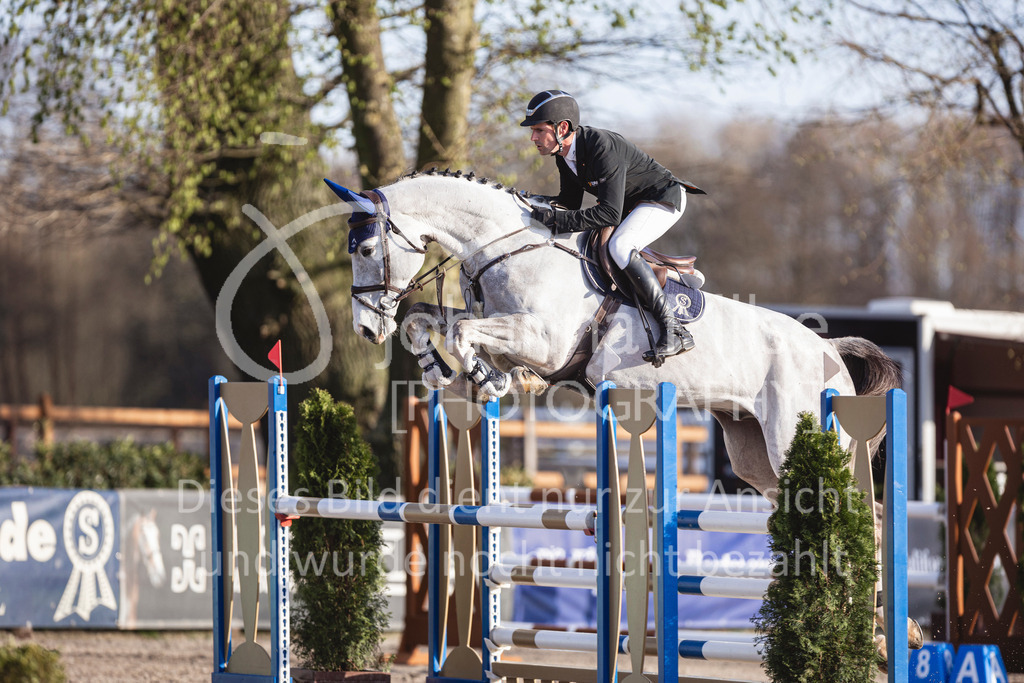 250408_Mühlen_SprPf-M-548 | Deine schönsten Turniermomente als professionelle Fotos! Entdecke hochwertige Pferdesport-Fotografie im Online-Shop. Jetzt Fotos finden & bestellen!