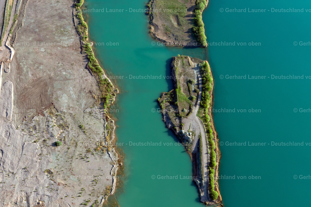 4026074 | SCHWERBORN 06.05.2020 See- Ufer und Abraum- Flächen des Baggersee und Kies- Tagebau in Schwerborn im Bundesland Thüringen, Deutschland. // Lake shore and overburden areas of the quarry lake and gravel open pit in Schwerborn in the state Thuringia, Germany. Foto: Gerhard Launer