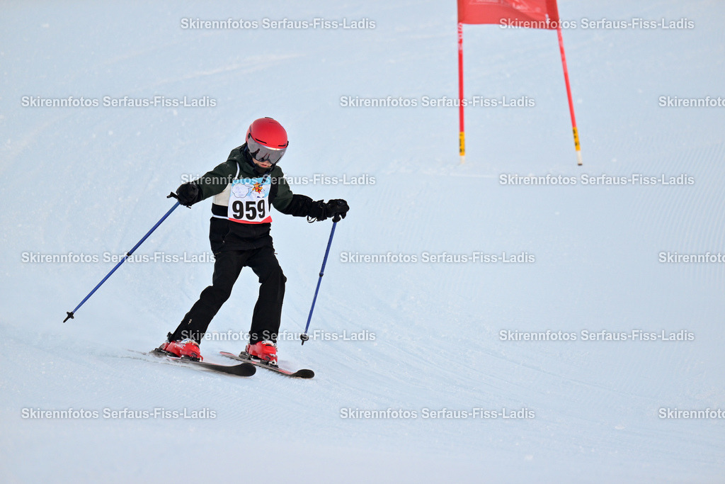 SRF_25.12.2025_0049 | Skirennfotos,Serfaus,Fiss,Ladis,Kinderskirennen,Winter,Tirol,Oberland,skirace,SFL,feelfree,weil wir's genießen,ski,Ski,skifahren,Sonnenplateau, - Realisiert mit Pictrs.com