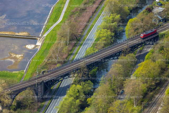 Witten230402627 | Luftbild, Ruhrviadukt Witten und Diesellok über Fluss Ruhr und Ruhrdeich, Witten, Ruhrgebiet, Nordrhein-Westfalen, Deutschland